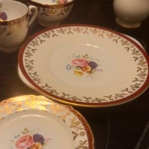 Elegant Floral Dinnerware Set with Gold Accents